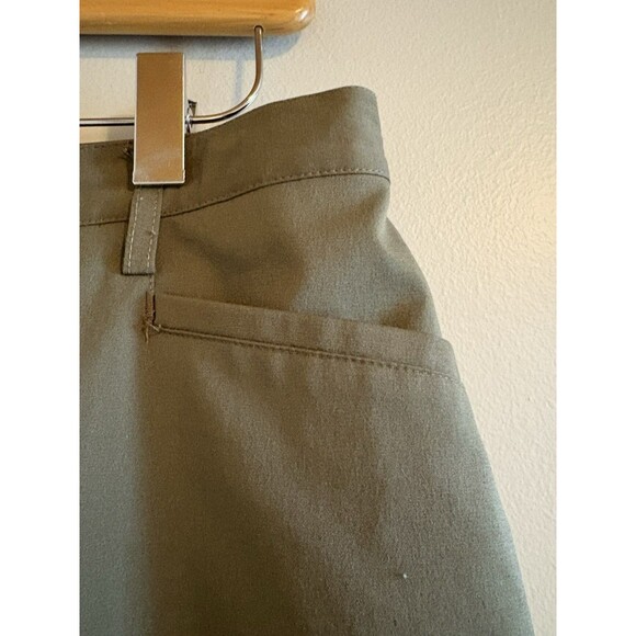 Fairway Golf & Resort Bermuda Flat Front Golf Shorts,‎ Women SZ 6 Khaki Green - Picture 3 of 8